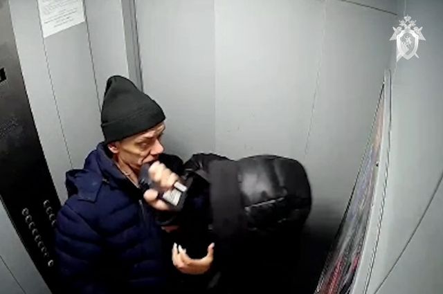 В Оренбурге рецидивист напал в лифте на девушку, избил ее бутылкой и отобрал телефон.