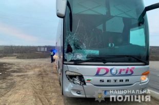 В Одесской области рейсовый автобус насмерть сбил пешехода.