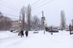 Саратовцы продолжили прогулки по городу в снегопад