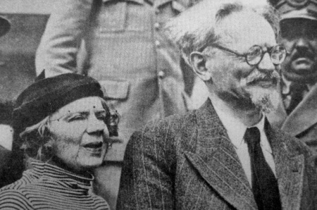 Лев Троцкий (Лейба Давидович Бронштейн) с женой Натальей. Тампико, Мексика, январь 1937 г.