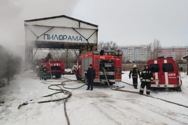 Пожар произошел в цехе по переработке древесины в Челябинске