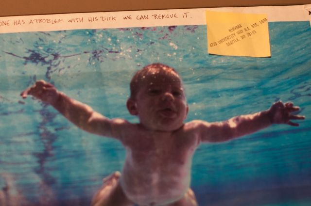«Мальчик» с обложки альбома Nevermind снова подал в суд на Nirvana