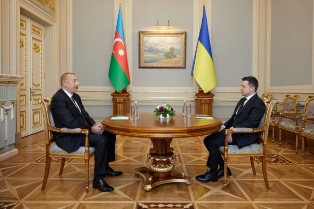 Зеленский и Алиев в Киеве обсудили создание транспортного коридора