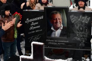 На Троекуровском кладбище открыли памятник Грачевскому