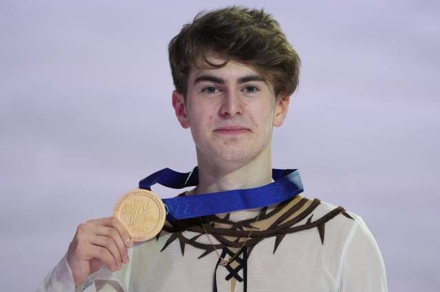 Марк Кондратюк (Россия), завоевавший золотую медаль в мужском одиночном катании на чемпионате Европы по фигурному катанию в Таллине.