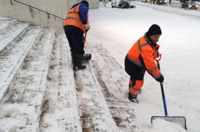 На саратовские улицы вышли более 1000 единиц спецтехники из-за снегопада