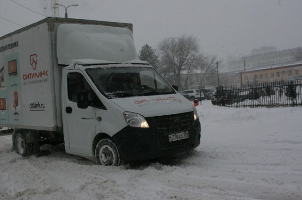 Товары в магазины попадали с большим опозданием