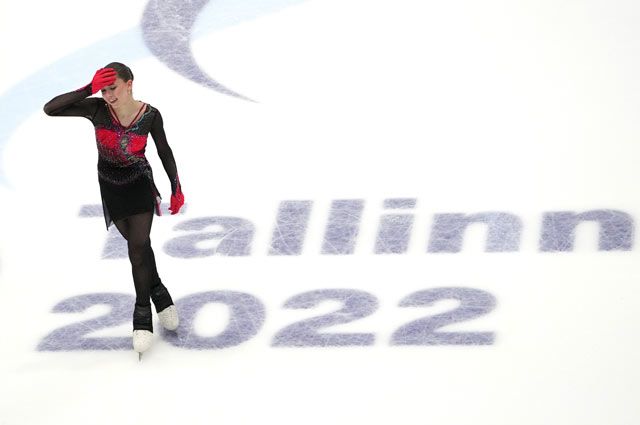 Камила Валиева после выступления с произвольной программой в женском одиночном катании на чемпионате Европы в Таллине.