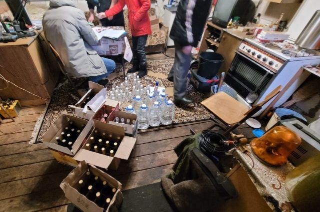 В Тоцком районе полицейскими изъято более 100 бутылок «паленки».