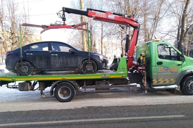 В Саратове 10 автомобилей отправились на штрафстоянку из-за уборки снега