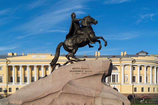 Ученые предположили возраст камня под памятником Петру I