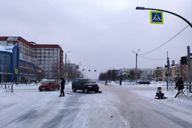 За сутки в ЯНАО зарегистрировано 16 ДТП