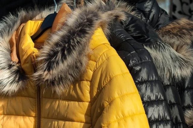 Оренбуржцы жалуются в Роспотребнадзор на качество зимних курток и отказы продавцов в возврате денег.  