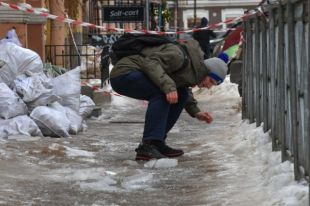 Гололёд на Стремянной улице в Санкт-Петербурге