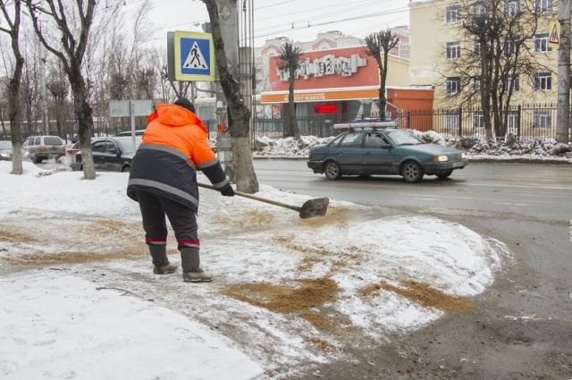 За сутки в Смоленске вывезли 355 кубометров снега
