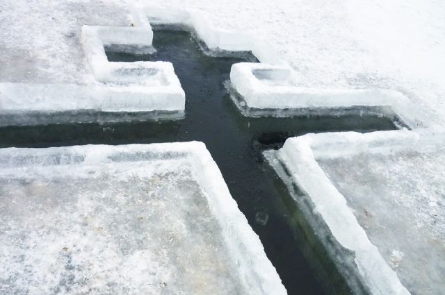В этом году во избежание скопления людей на льду будет разделена зона набора святой воды и зона самой купели.