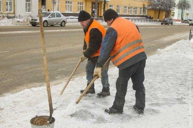 Рекордное количество снега вывезли с улиц Смоленска за сутки