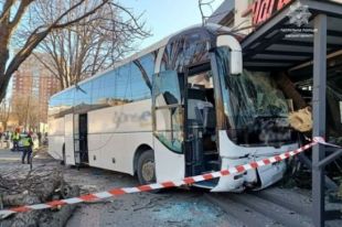 В Одессе водитель автобуса совершил массовое ДТП: есть жертва.