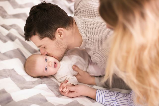 Почему в роддомах все меньше новорожденных?