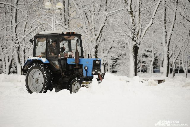 Работу по уборке снега усилили в Адыгее
