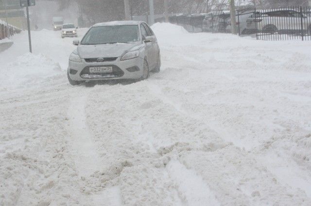 Волгоградцам предлагают жаловаться чат-боту на УК, которые не убирают снег