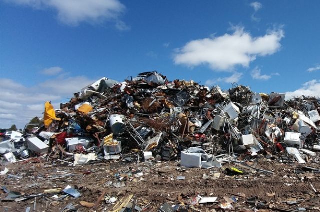 В Приморье потушили горевший два месяца мусорный полигон