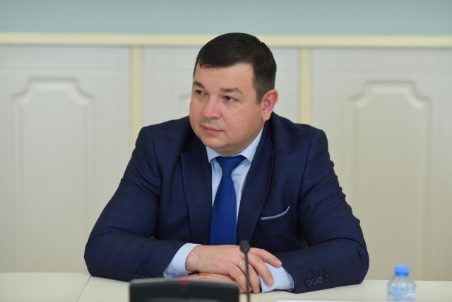Евгений Лебедев назначен исполняющим обязанности министра образования РА