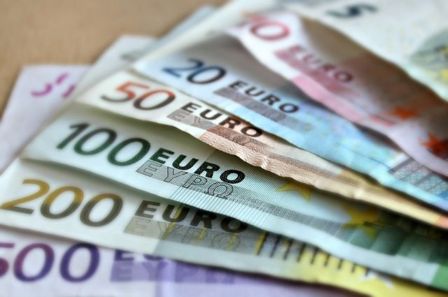 Купюры валюты евро были вставлены в раны убитого бизнесмена