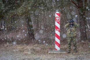 Мигранты штурмовали границу Польши: травмирован пограничник.