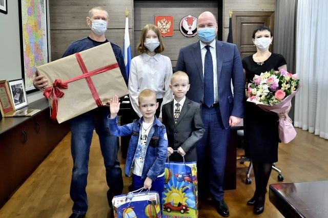 Президент России передал компьютер школьнице из Удмуртии