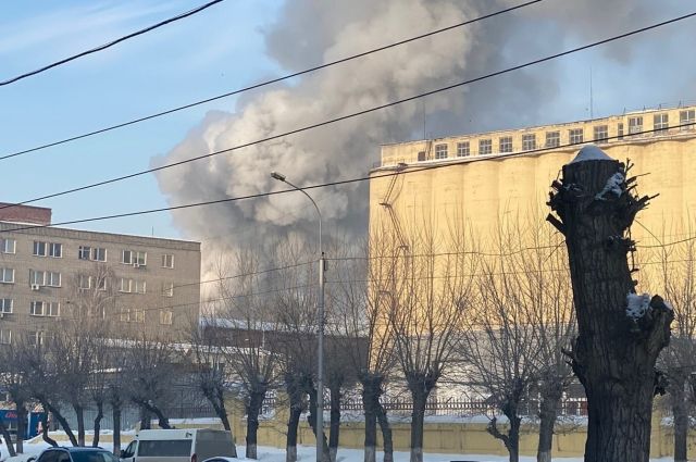 В Новосибирске произошел пожар на швейной фабрике на Большевистской
