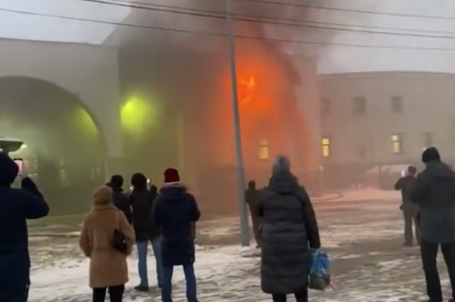 Очевидцы публикуют видео пожара в метро Петербурга