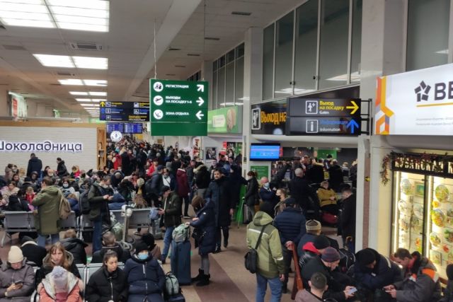 Аэропорт Краснодара закрыли до 12:00 24 января, отменено 13 авиарейсов
