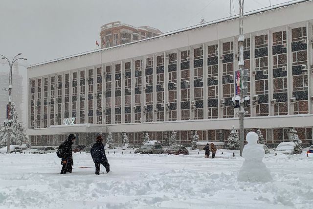 Губернатор Кубани предложил освободить школьников от занятий 25 января