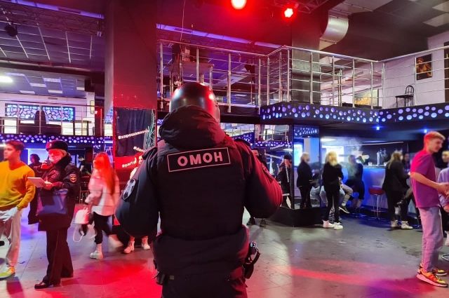 В ночном клубе Оренбурга выявили 12 несовершеннолетних посетителей