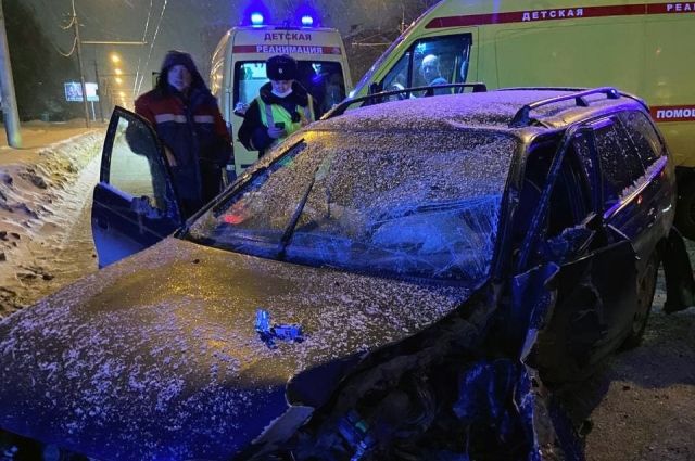 В Ульяновске водитель УАЗа не пропустил «Мерседес»: есть пострадавшие