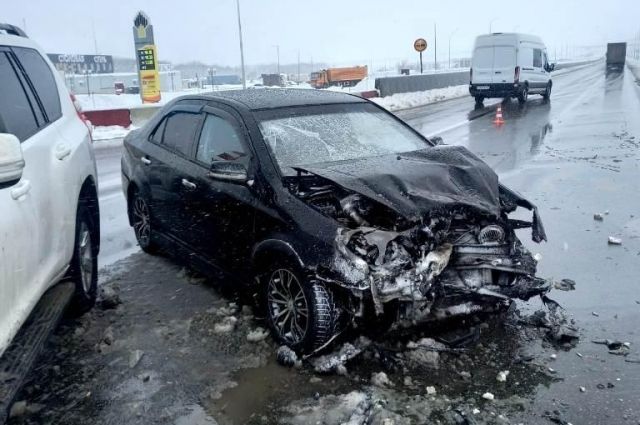 На трассе Новороссийск – Керчь в ДТП пострадали два человека