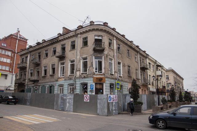 Губернатор порекомендовал не торопиться сносить старые здания в Ростове