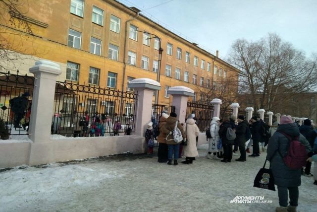 Очные занятия отменили во всех школах Челябинска 25 января
