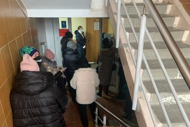 Житель Новосибирска пожаловался на огромные очереди в поликлинике №21
