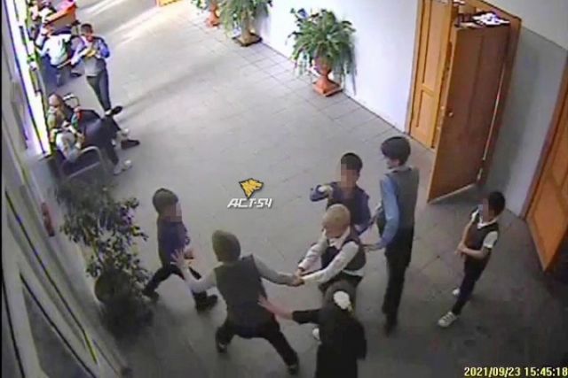 В Новосибирске закрыто уголовное дело по факту избиения мальчика в школе