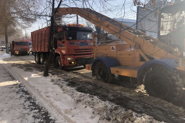 Все снегоуборочные комплексы вывели на уборку улиц в Иркутске