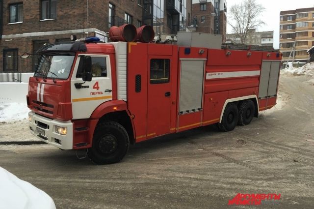 Жителей встревожило скопление пожарных машин около гимназии в центре Перми