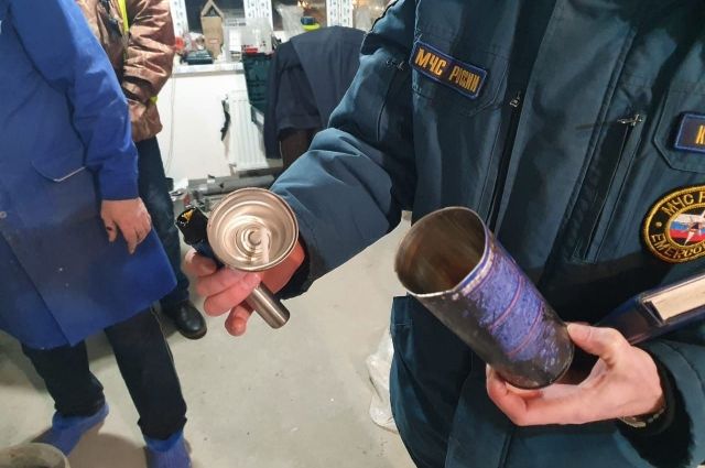 В Чебоксарах из-за взрыва газового баллона выбило стеклопакет с рамой