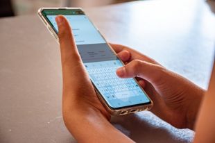 Специалисты рекомендуют сохранять важные данные из памяти смартфона в облачные хранилища - тогда при потере устройства информация останется доступной.