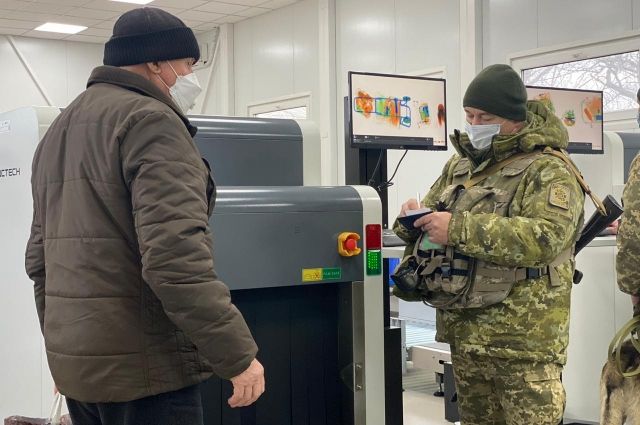 В Украине предложили отменить пропуски СБУ на КПВВ Донбасса