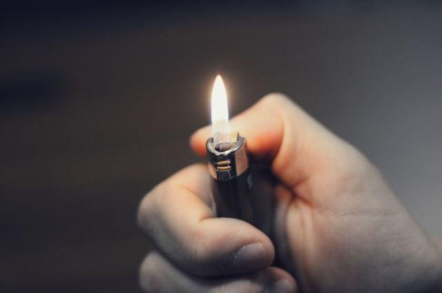В Приамурье запретят продавать зажигалки подросткам