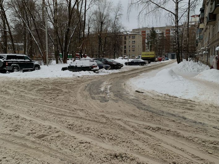 такую снежную кашу приходится преодолевать жителям. 