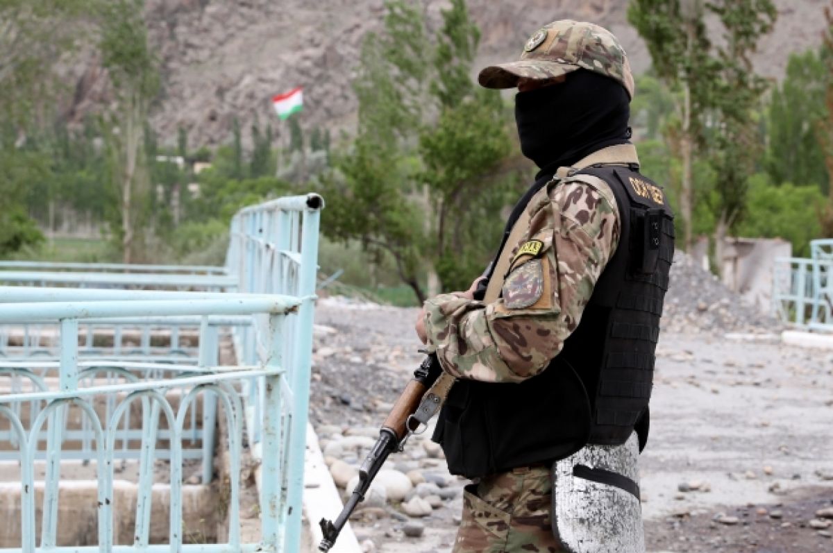 Бои на границе Таджикистана и Киргизии: население эвакуируют