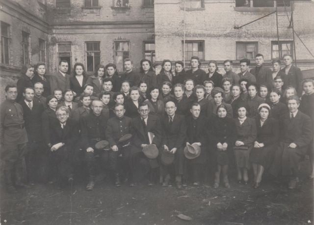17 сентября 1945 года, СмолГУ. Студенты и преподаватели впервые вернулись в университет после войны.